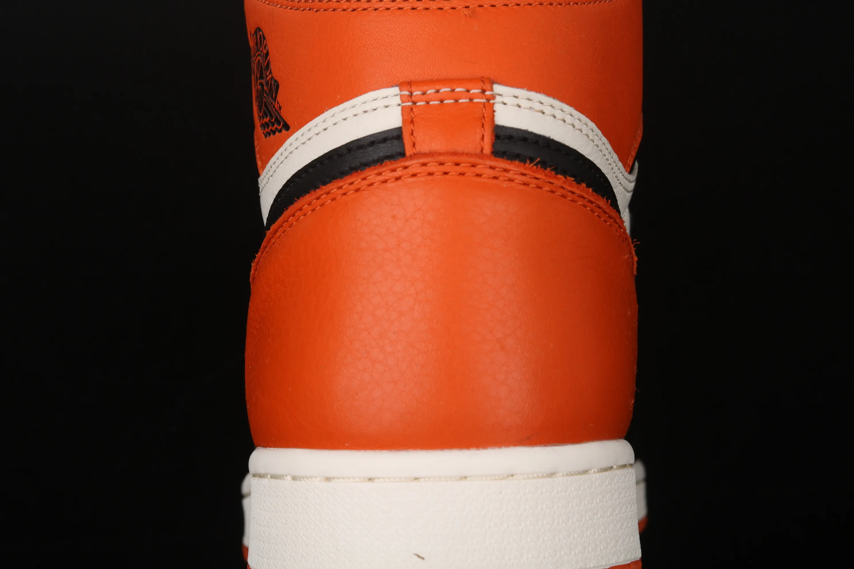 All categories Air Jordan Jordan series basketball shoes Air Jordan 1 High pure original version Air Jordan 1 Retro High OG AJ1 Joe 1 black orange white smashed backboard 555088-005